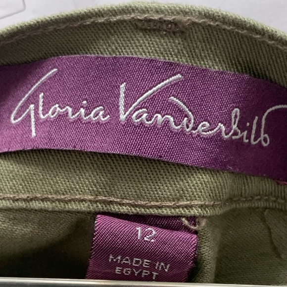 GLORIA VANDERBILT Women’s Sage Green Capri Pants - Picture 11 of 13